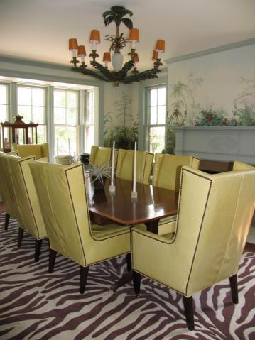 Federal style pedestal base mahogany dining table with satinwood banding and 4 leaves